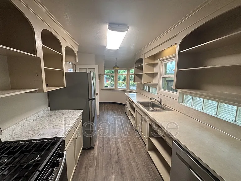 364 W Selmar Ct — Photo 7