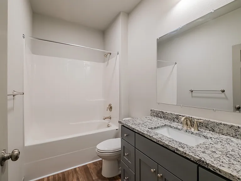 382 24th St NE — Photo 10