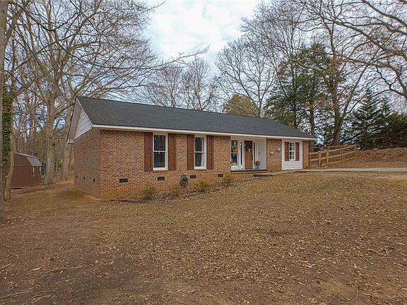 2nd image of 503 Forest Hills Dr