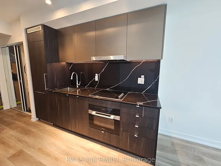 771 Yonge St #1109 — Photo 4