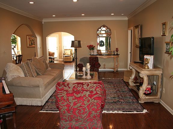 3rd image of 2191 Oakview Ave