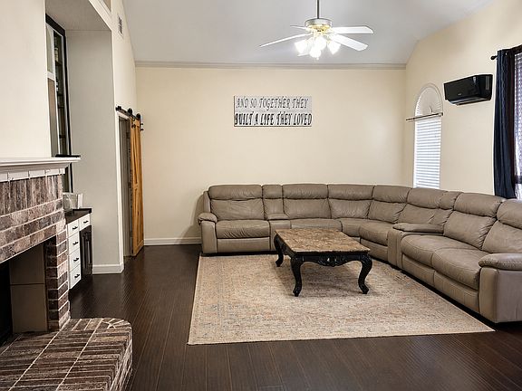 4th image of 1137 Robin Cir