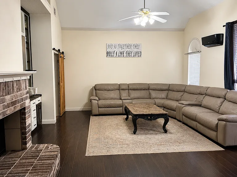 1137 Robin Cir — Photo 4