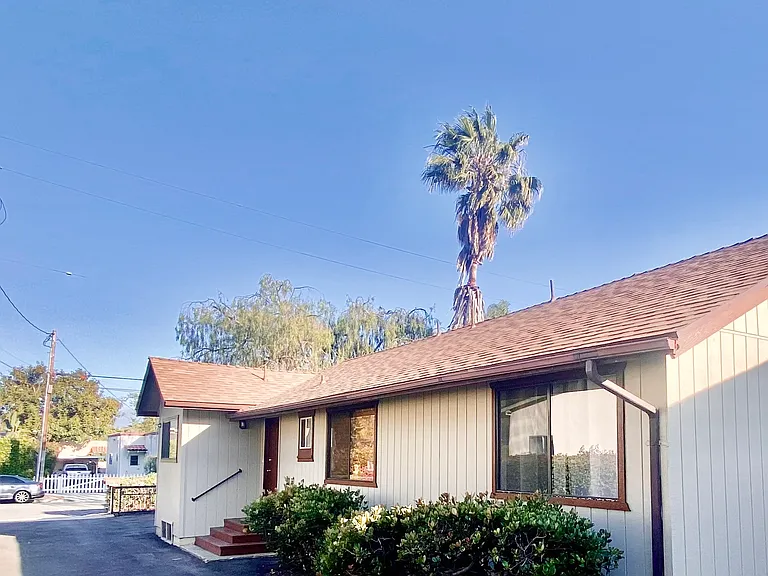 430 W Gutierrez St — Photo 1