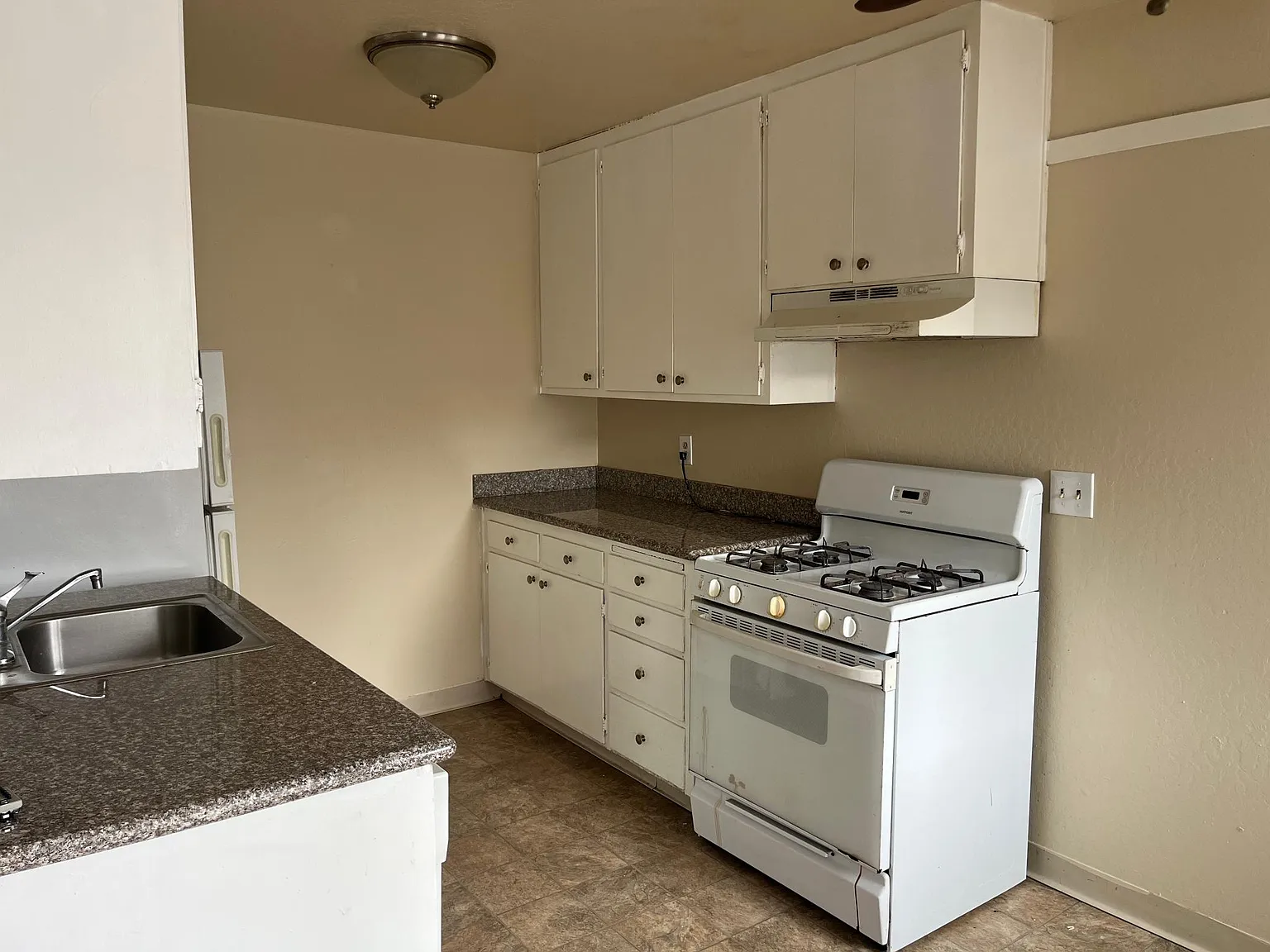 3 bed, $2,350 — Photo 2