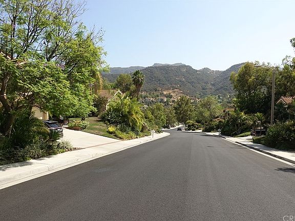 2nd image of 2678 Grandoaks Dr