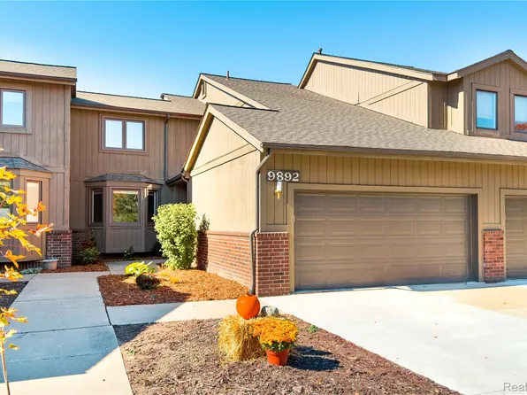 9892 Hawthorne Glen Dr, Grosse Ile, MI 48138
