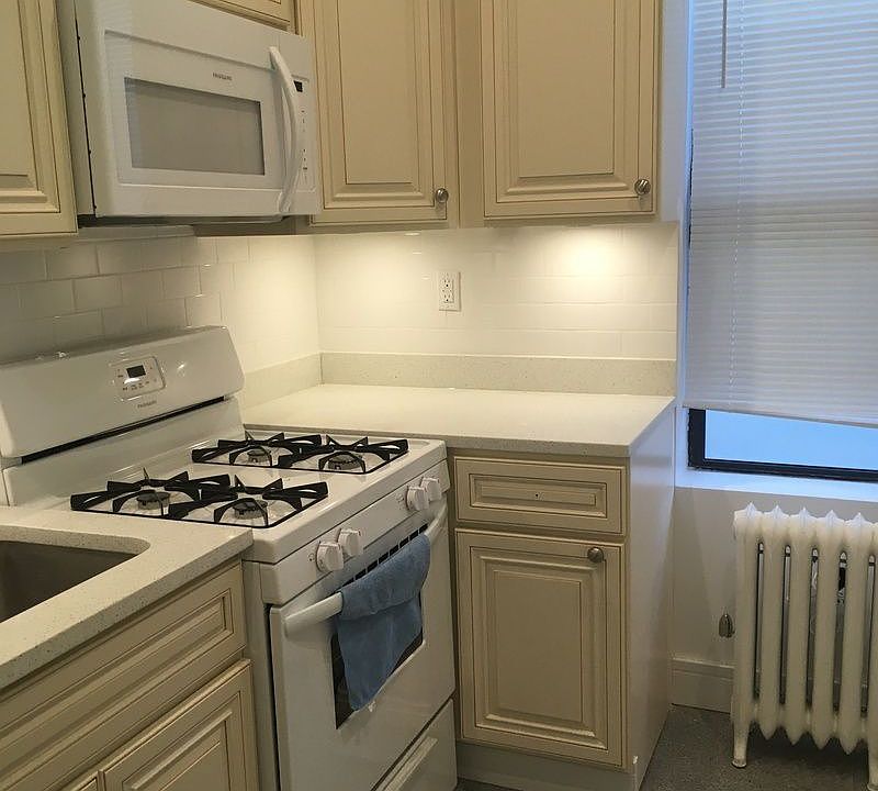 2nd image of 2440 27th St APT 3A