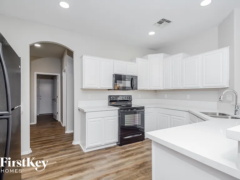 3606 N 129th Ave — Photo 6