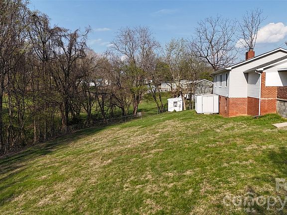 5th image of 309 Morehead Rd
