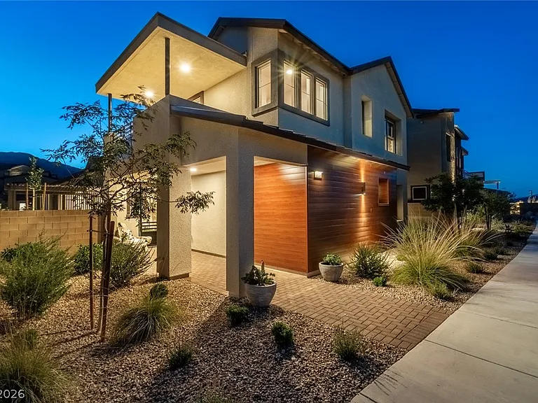 1020 Golden Summit Ave — Photo 4