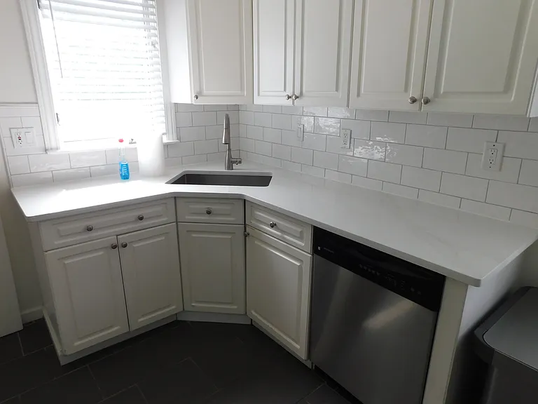 1524 Emmons Ave — Photo 6