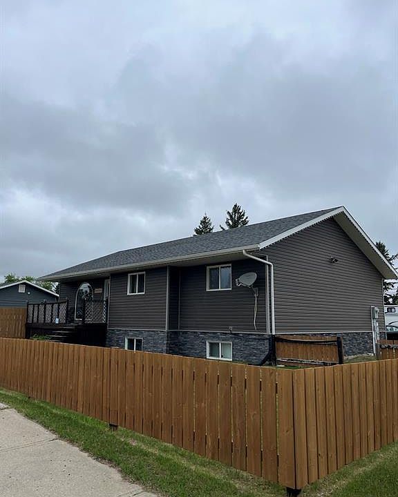 1st image of 401 6th AVENUE W