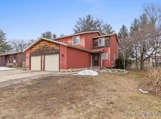 5926 Madison Ave SE, Kentwood, MI 49548