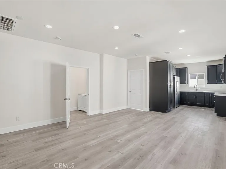 19258 Strathern St — Photo 20