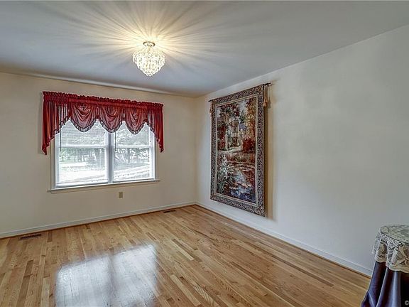 3rd image of 748 Bent Creek Ln