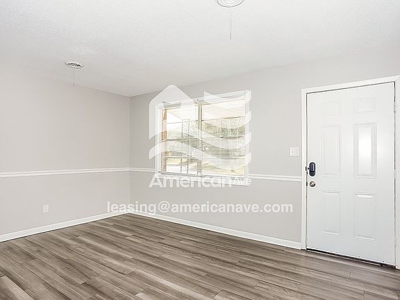 1348322_002_wm_-_living_room_12931983.jpg