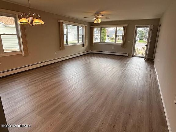 3rd image of 19 Lyford Ct