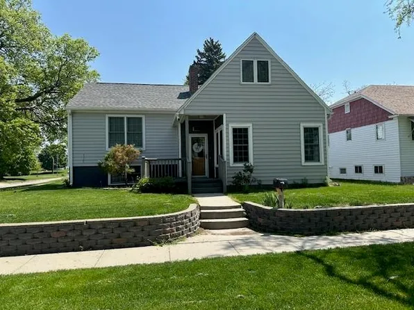 610 S 7th Ave, Broken Bow, NE 68822