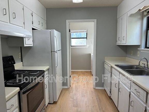 2nd image of 3356 Green Briar Cir APT D