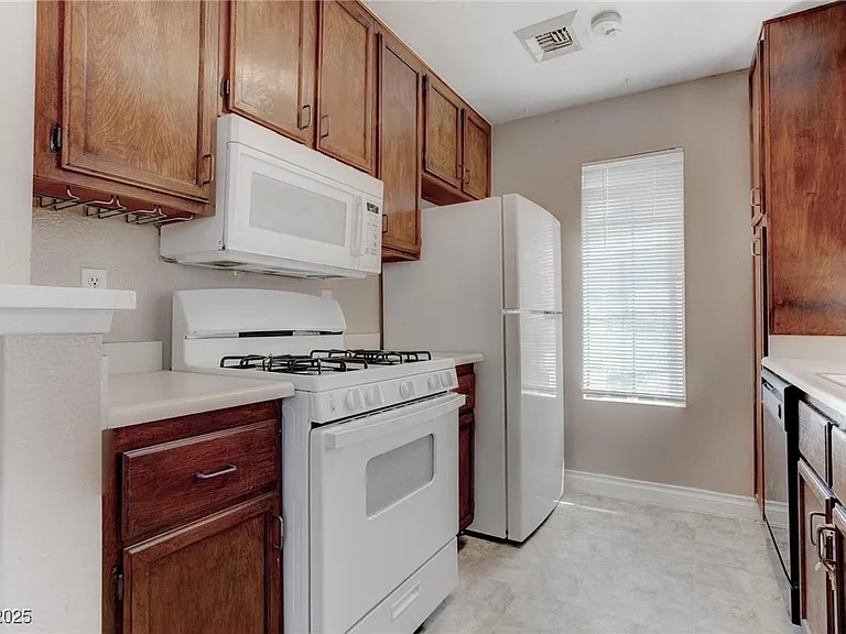 4860 Nara Vista Way — Photo 5