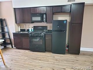 5th image of 524 Merrick Rd Floor 2