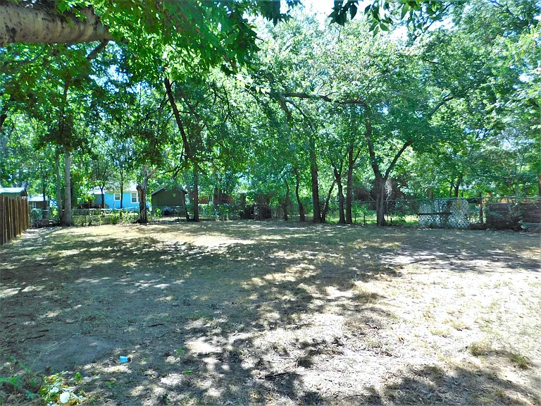 2212 Denison St — Photo 17