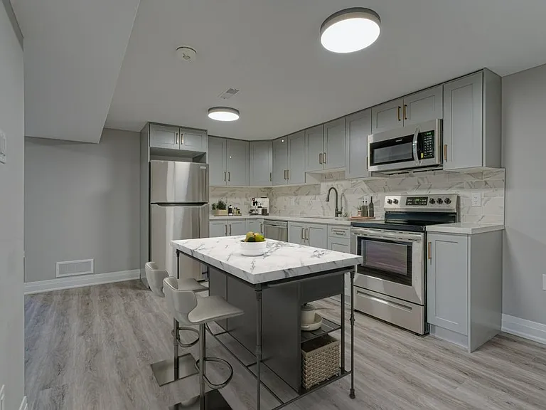 795 Aylmer Cres #2 — Photo 6