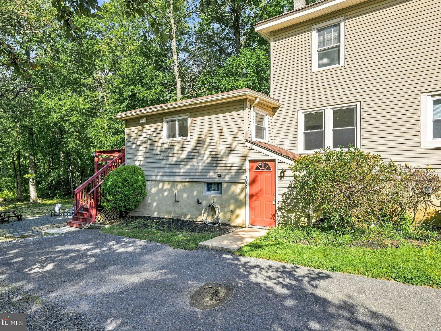 208 Hartford Rd — Photo 4