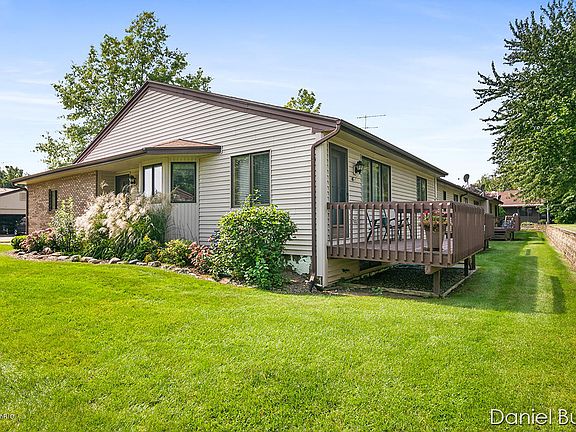 4th image of 605 Gardenview Dr SW