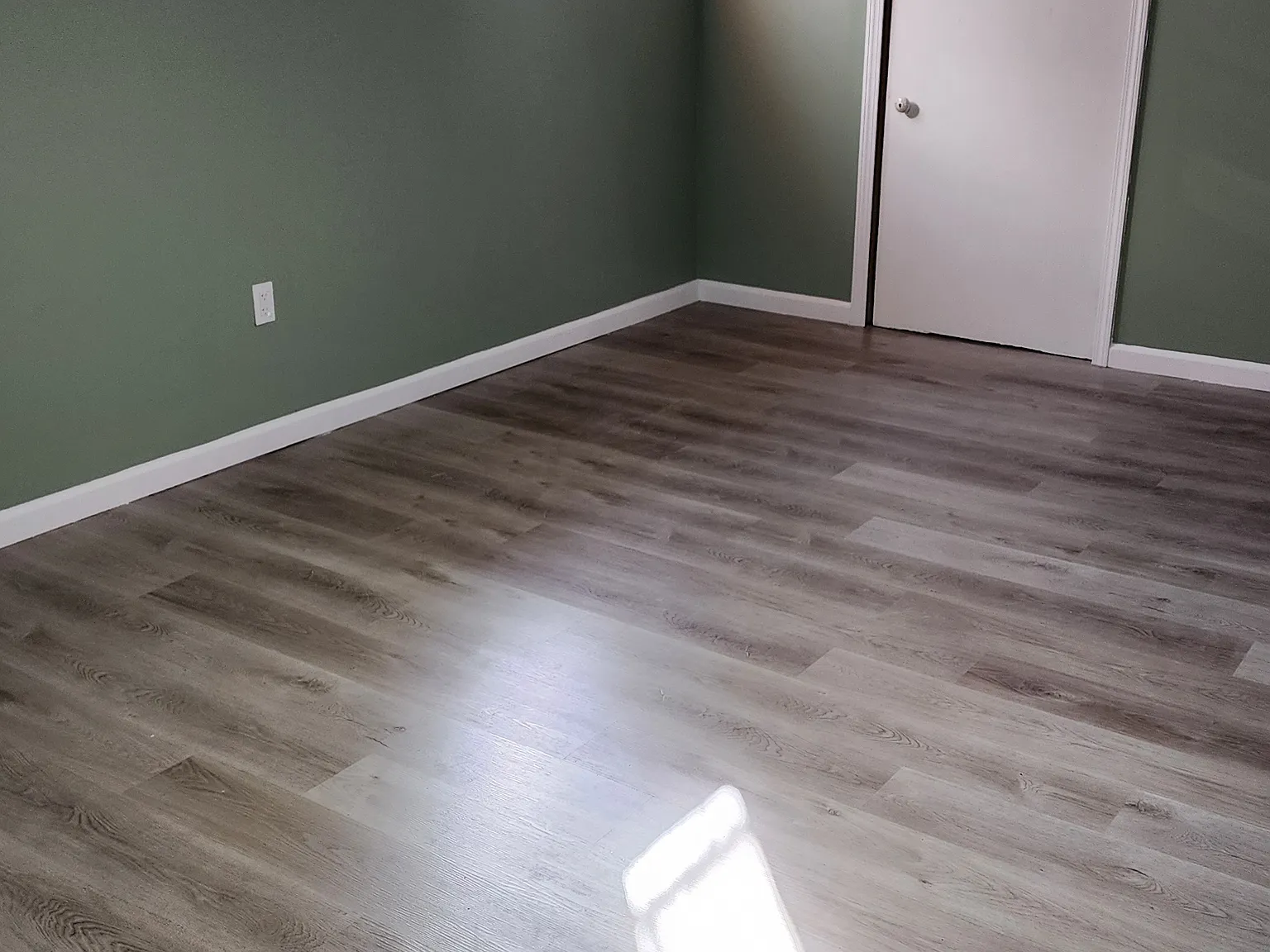 3 bed, 936 sqft, $1,300 — Photo 2
