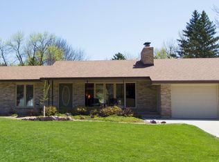 1908 E Edgewood Rd, Sioux Falls, SD 57103