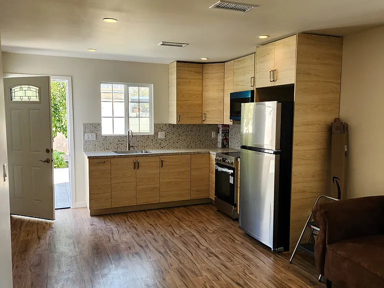 6739 Mason Ave — Photo 2