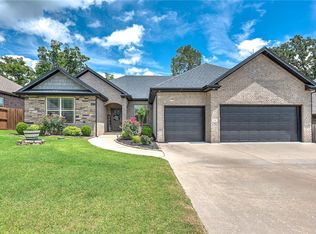 1208 Hickory St, Cave Springs, AR 72718