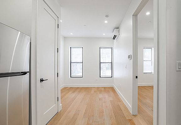 3rd image of 1469 Jefferson Ave #2B