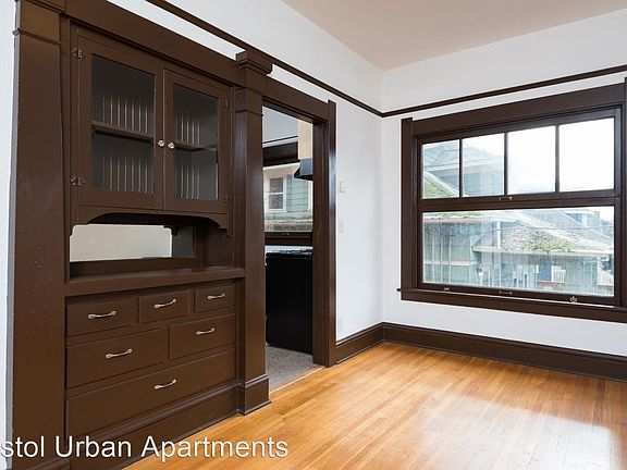 4th image of 3268 SE Hawthorne Blvd #8259014