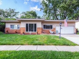 8273 Theisen St, Center Line, MI 48015