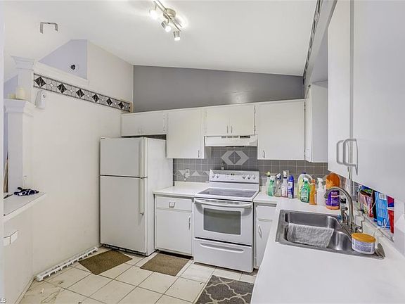 4th image of 8052 Cypress Dr N