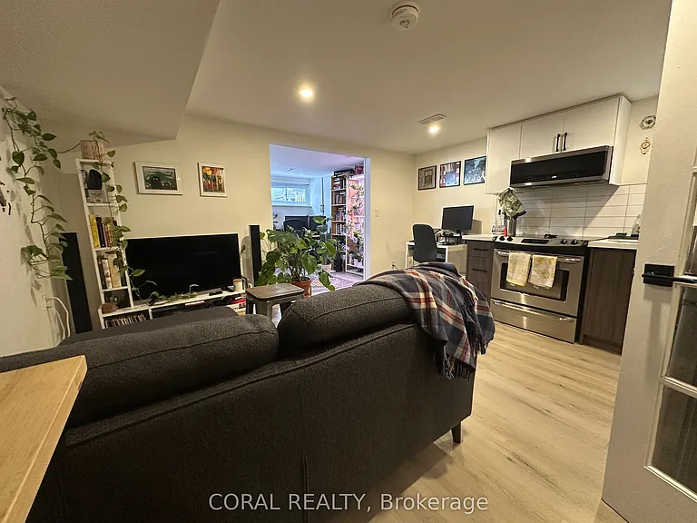 54 Osborne Ave #LOWER — Photo 2