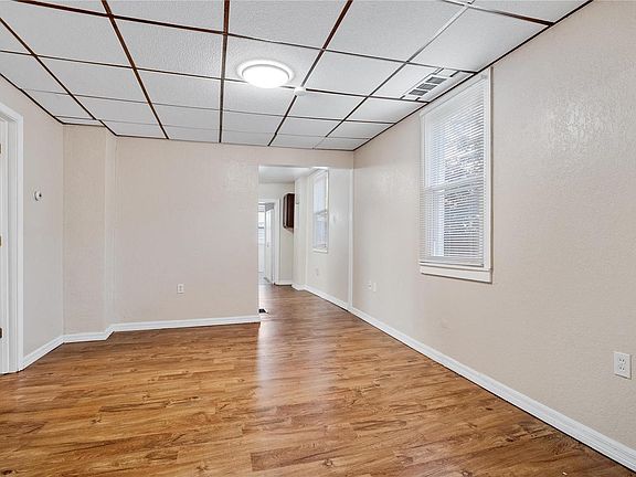 4th image of 205 W Felton Ave