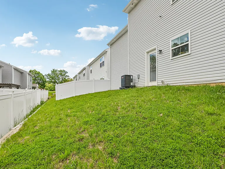 572 Auld Farm Cir — Photo 34
