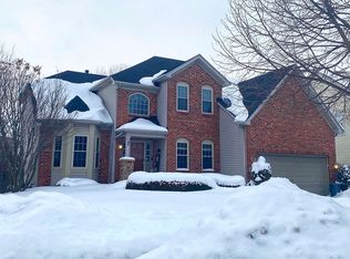 606 Lake Ridge Dr, South Elgin, IL 60177