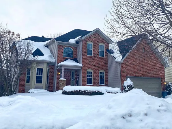 606 Lake Ridge Dr, South Elgin, IL 60177