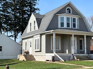 307 E Prospect St, New Hampton, IA 50659