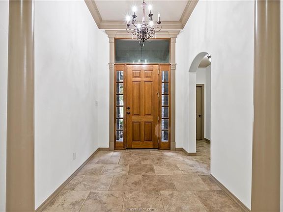 3rd image of 2411 Norham Dr
