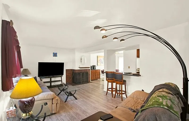 3 bed, 2.0 bath, 1269 sqft, $2,650 — Photo 3
