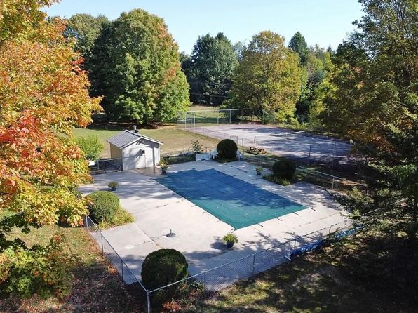 11255 E Fort Rd APT E4, Suttons Bay, MI 49682