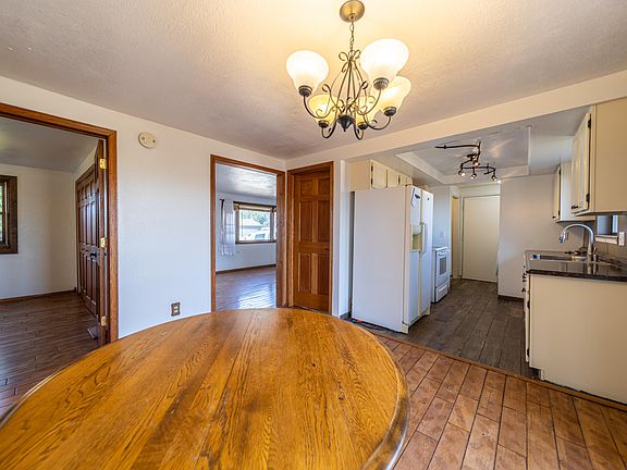 5th image of 520 Sweetwater Cir
