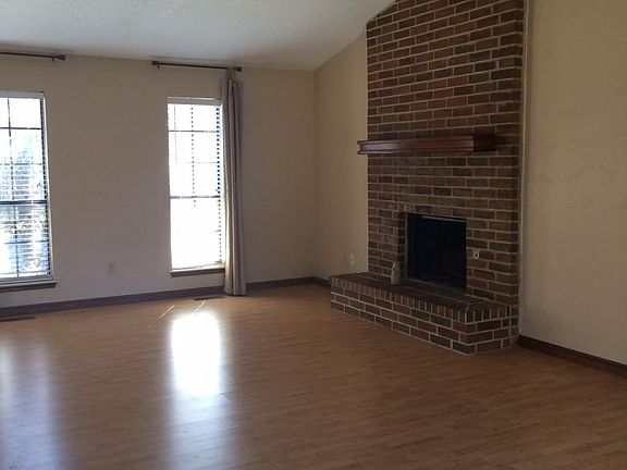 3rd image of 2605 Greenfield Dr