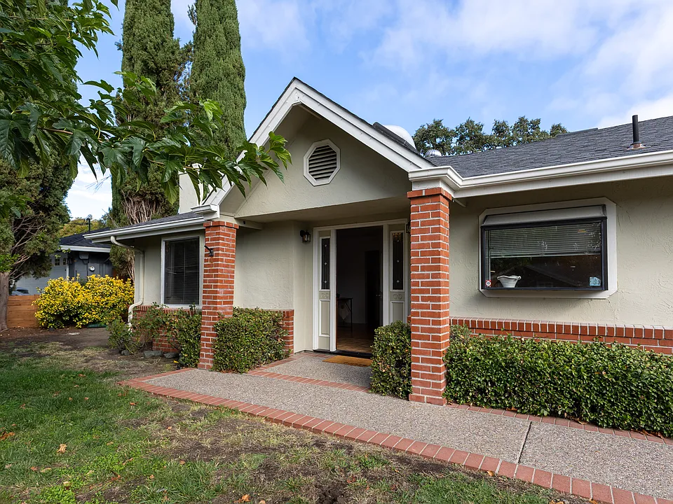 312 Gloria Dr